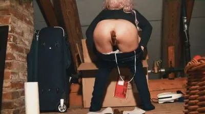 Attic Shit HD 720p (Mia Skye aka MiaRoxxx /  2025) 15.4 MB ScatVip.com