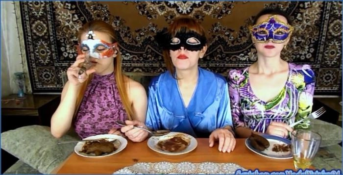 Olga's extreme Lesben-Scheißerei-Orgie in Strümpfen — FullHD 1080p, bereit für die dreckigste Morgenroutine! – ScatVip poster