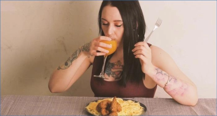 SchmutzigeBetty - Spielen mit Scheiße und Essen UltraHD 4K