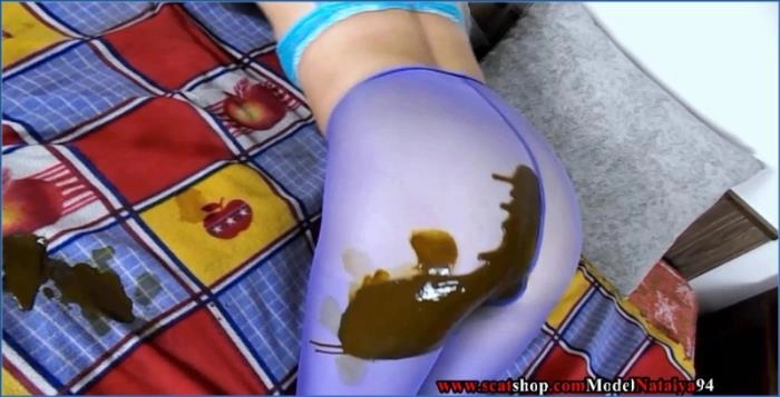 Download Farbige Strumpfhosen Lezdom mit GoldenScatGirls - Flüssiger Durchfall 1080p ScatVip.com