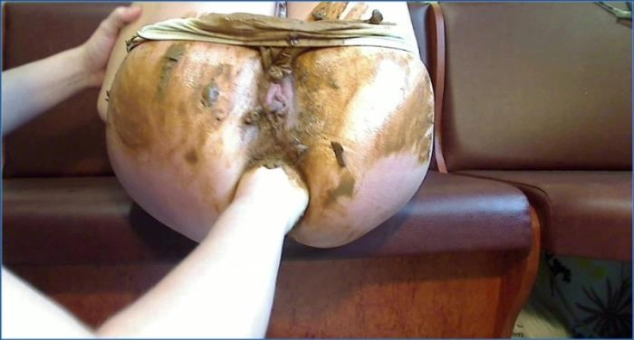 Schmutzige Barbara lässt es krachen: Hardcore Pissen und Scheißen in weißen Strumpfhosen FullHD 1080p – ScatVip poster