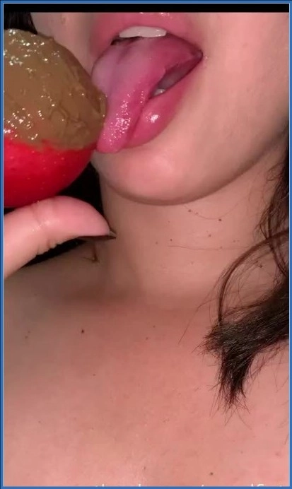 Mabel Comendo Merda Com Casal Fist