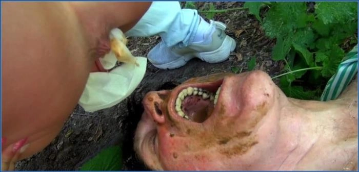 Lady Amy, Lady Atropa - Kacke in den Mund im Wald P2 HD 720p