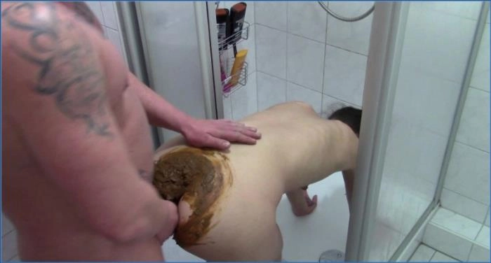 KV-GIRL in heißer Aktion: Vollständig geschmiert mit Scheiße in FullHD 1080p aus Deutschland herunterladen oder streamen