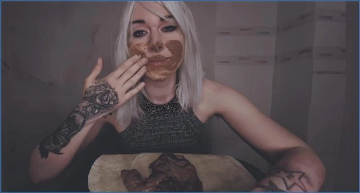 Sie will mich mit ihrem Dreck füttern! FullHD 1080p Vintage Mistress in heißer JOI-Tattoo-Action.