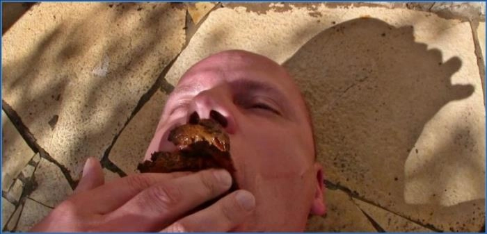 Lady Amy und Lady Atropa zwingen dich in HD 720p: Vomit-Session mit Spanking und Verbalhumiliation, nur für die härtesten Toilet Slaves!