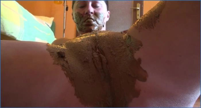 Victoria v horké akci: Polykání a hračky v 1080p FullHD – ScatVip poster