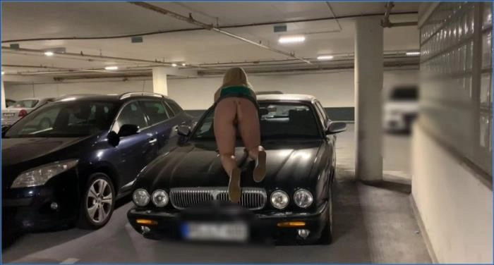 Teufel Sophie, SteffiBlond - Klo im Parkhaus in heißem Latex, große Titten Action 1080p