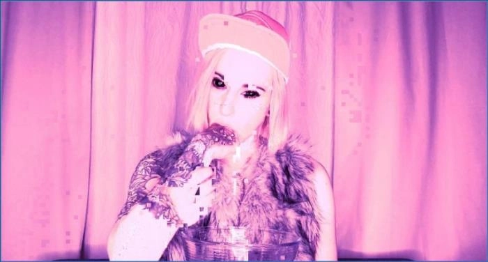 Banana-Milchshake mit DirtyBetty - Heiße Fußaktionen in FullHD 1080p jetzt herunterladen oder streamen!