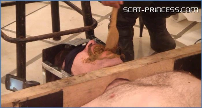 Andrea en Acción Femdom: 9 Almuerzos y 9 Cenas para un Esclavo del Baño - HD 720p – ScatVip poster