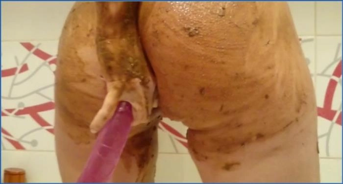 Natalya in ihrem Element: HD 720p Scat-Session mit Piss und Erbrochenem – ScatVip poster