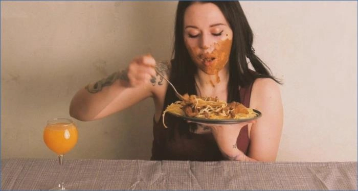 Download Dirty Betty in Hot 4K: Play with Food and Fetishes ScatVip.com