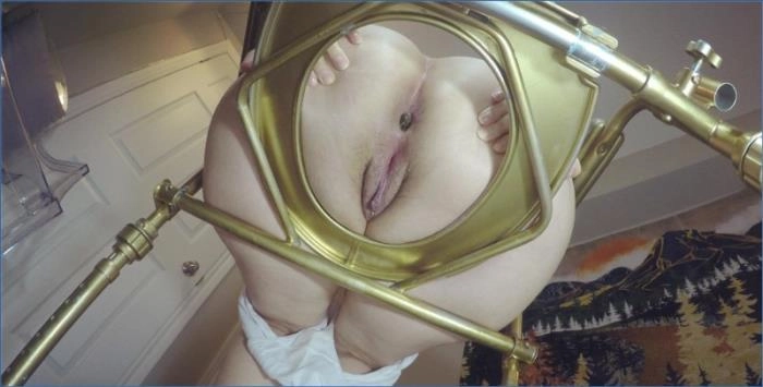 Weekend Slave Fetish with Blonde Goddess - UltraHD 4K Pissing Action