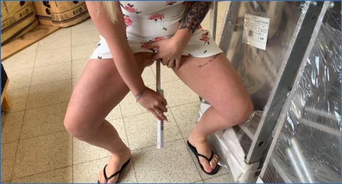 Baumarkt-Sauerei: Sophie & SteffiBlond in heißem Latex - Pinsel oder Lineal? FullHD 1080p jetzt downloaden! – ScatVip poster