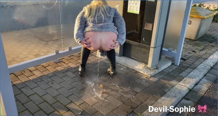 Scharfe Latex-Action mit Devil Sophie und SteffiBlond – Jetzt in UltraHD 4K! – ScatVip poster