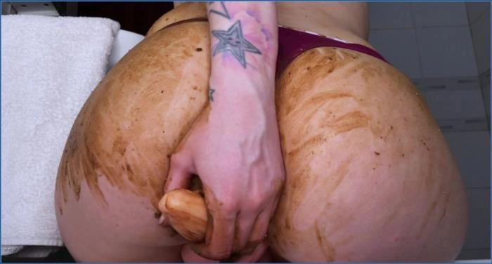 Schmutziger Anal-Squirt nach Cum und Piss – DirtyBetty in heißer Fuß-Action aus Russland FullHD 1080p jetzt herunterladen oder streamen! – ScatVip poster