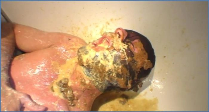 Lady Amy & Lady Atropa - Haufen Scheiße P3 HD 720p – ScatVip poster