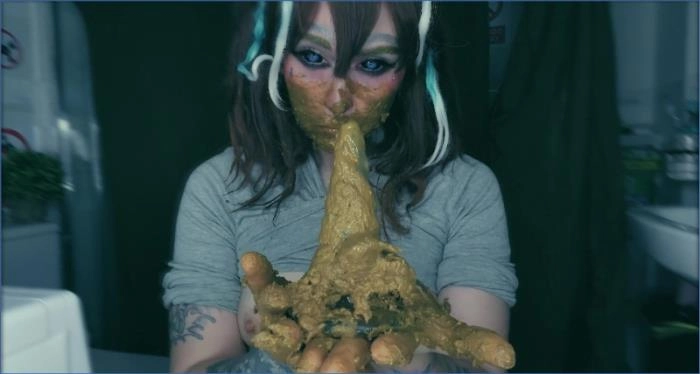 Slavische Schlampe verschmiert sich im Amateur Duo – UHD 4K Perversität vom Feinsten – ScatVip poster