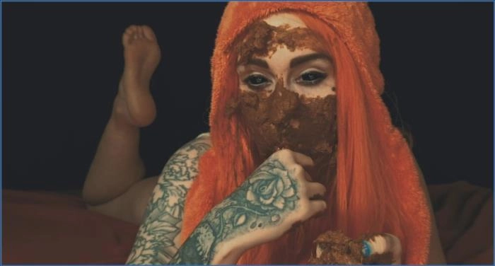 Die natürliche Wärme von frischem Mist - Vintage Mistress in heißer JOI-Tätowierungsaktion. VollHD 1080p jetzt streamen oder herunterladen! – ScatVip poster