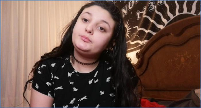 Badkitty España: Chica Bonita Tirándose Pedos y Eructando en FullHD 1080p