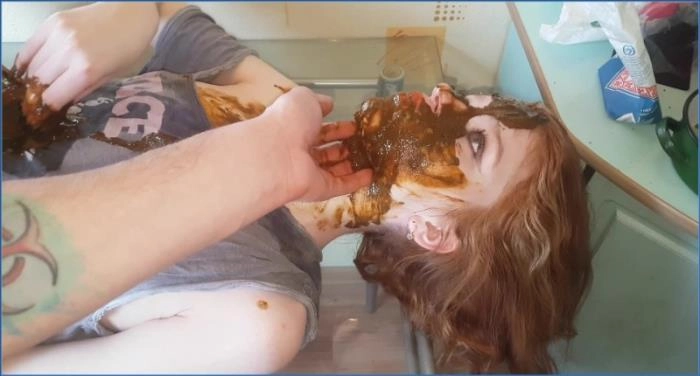 Wilde Domina Gisela zerstört deutschen Toilettensklaven mit extremen Scat und Pisse in FullHD 1080p on ScatVip