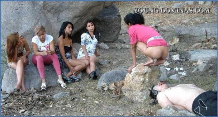 Jóvenes Dominas - Cagada Rápida en las Rocas Parte 2 HD 720p