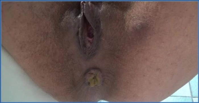 Mistress Roberta Diarrhea and Enema POV Pissing Action from USA - Stream Now