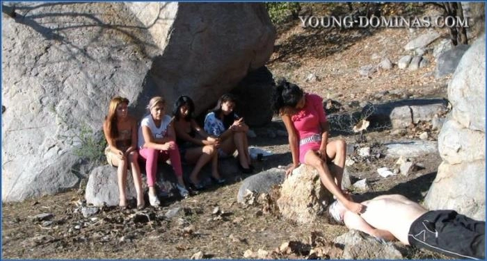 Descubre el mundo extremo de Young-Dominas: humillación verbal y scat en HD 720p, solo para los más osados.