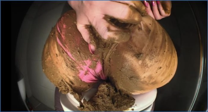 Extremer Hardcore-Skat-Porn: Slawische Schönheiten in bizarren Piss- und Scheißorgien, FullHD 1080p