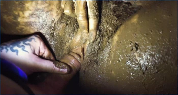 Download Verfluchtes Amateur Backroom Scat - Dirty Betty in heißer Masturbation, Dildo-Action. Lade jetzt UltraHD 4K Porno herunter oder streame ihn! ScatVip.com