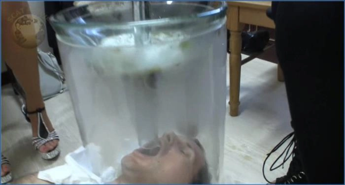 Extremer Kaviar-Skandal: Lesbische Herrin erniedrigt Toilette-Sklavin in FullHD 1080p