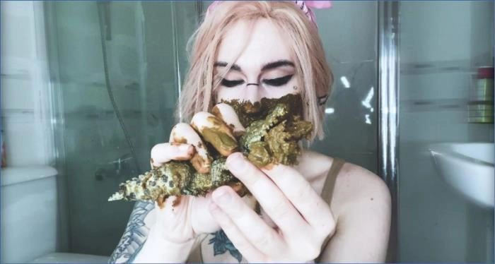 Schmutzige Bettys ekstatisches Solo: Fesselnde Scheiße-Show in UltraHD 4K – ScatVip poster