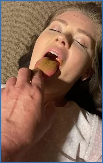 Daddy und Foxness in heißer Action: Hungrige Tochter wird von ihrem Papa gefüttert – SiteRip jetzt streamen! – ScatVip poster