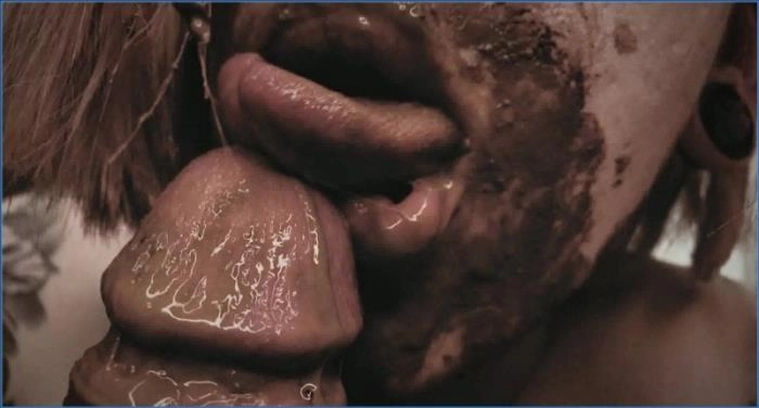 Ultra Closeup Scat Blowjob mit DirtyBetty und heißen Fußaktionen aus Russland FullHD 1080p