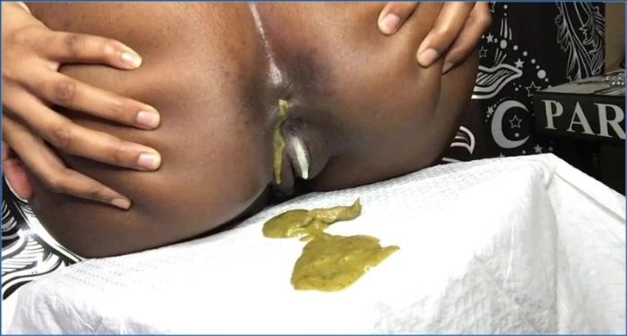 Download Syren's Messy Ebony Scat Extravaganza: FullHD 1080p, Solo Play with Toys and Smearing Fun ScatVip.com