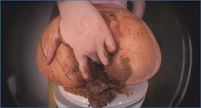 Heiße Betty inszeniert scharfe Suppe gegen gelbe Strumpfhosen FullHD 1080p