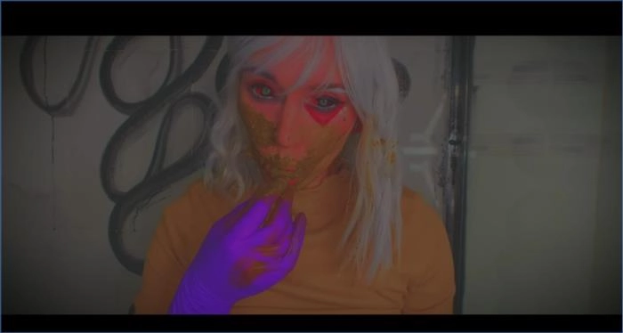 Betty bei heißer Masturbation und Dildo-Action in UltraHD 4K