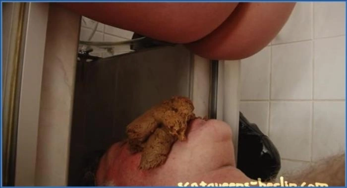 Scatqueens-Berlin: Hardcore Toilettensklaverei und Erniedrigung in Femdom-Perfektion! – ScatVip poster