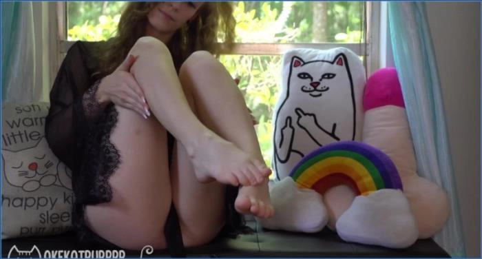 MakeKatPurrrr in Hot Feet and Legs Action from Florida - FullHD 1080p Porn Download