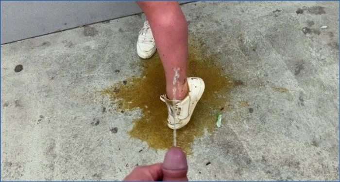 Scheiße auf dem Parkdeck - Harte Action mit Devil Sophie und SteffiBlond in heißem Latex, FullHD 1080p.