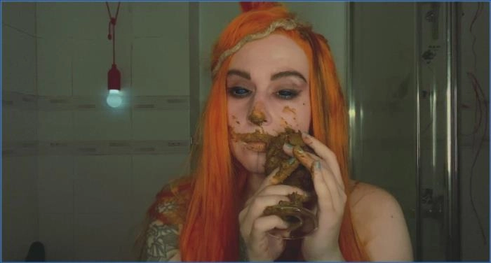 Extremer Scat-Fetisch: Süße Betty im POV-Modus mit vollgeschmiertem Mund und Arsch! – ScatVip poster