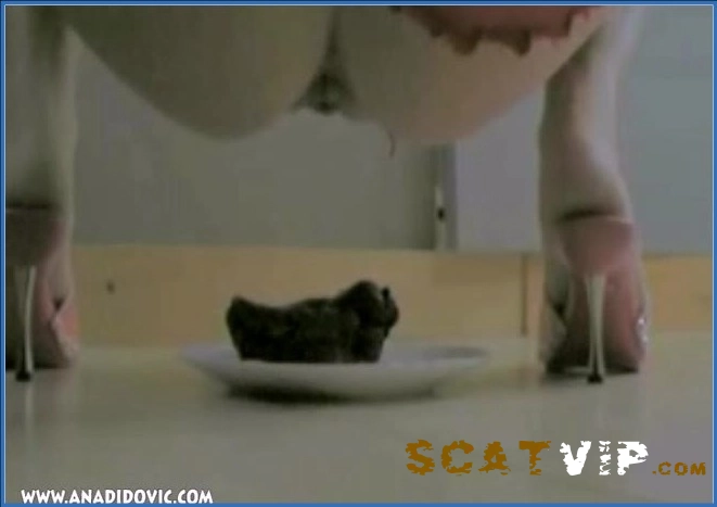 Ana Didovic's vieze hielen en natte verlangens: De ultieme scat-anale ervaring die je moet zien!