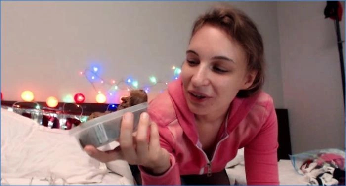 Füße, Piss und schmutzige Geheimnisse: LittleMissKinky zeigt ihre Solo-Show in FullHD 1080p – ScatVip poster