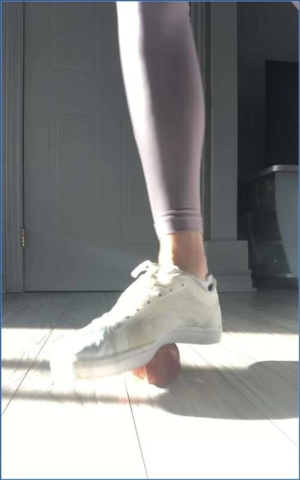 Ausgeflippte Outdoor-Exhibitionistin lässt es krachen: Solo-Panty-Pooping mit Dildo in FullHD 1080p – ScatVip poster