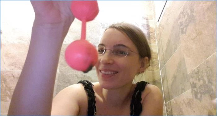 Download Gummibärchen in UltraHD 4K 2K mit LittleMissKinky in heißer Food- und Masturbations-Action aus Deutschland. Jetzt herunterladen oder streamen! ScatVip.com