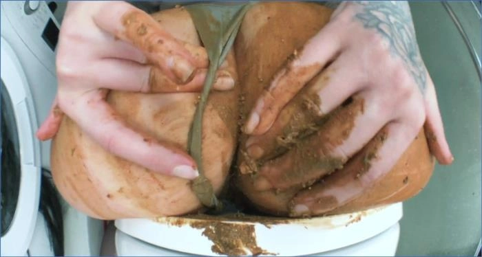 Schwere Waffen Betty - Masturbation und Dildo Aktion in 4K – ScatVip poster