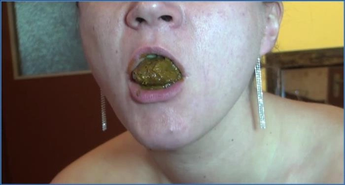 Victoria v akci: Shit v mých vlasech a po celém těle HD 720p – ScatVip poster