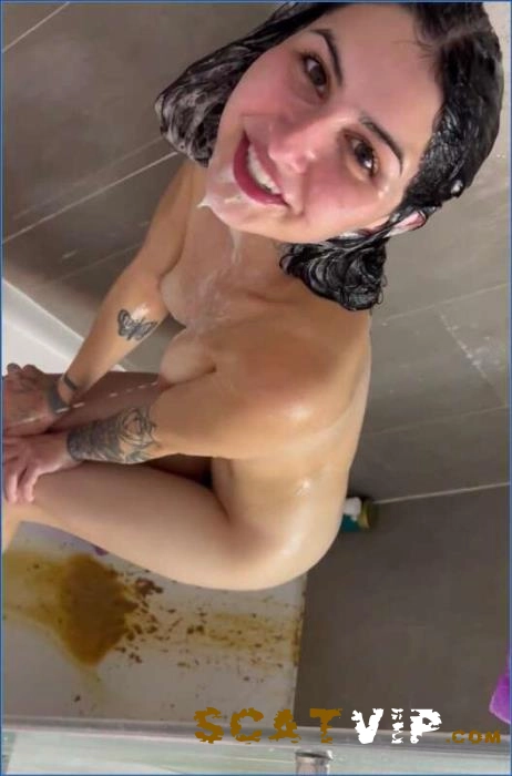 Greek Goddess kackt in der Dusche UltraHD 2K