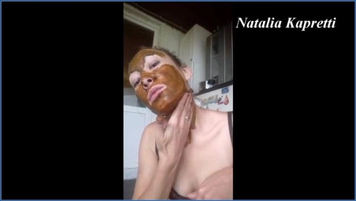 Natalia Kapretti in heißer Scheiß- und Piss-Action aus Russland HD 720p – ScatVip poster