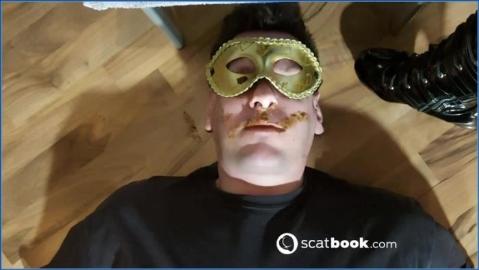 Mistress Luciana pisst und scheißt in HD: Dominante Femdom-Szenen für echte Kaviarliebhaber